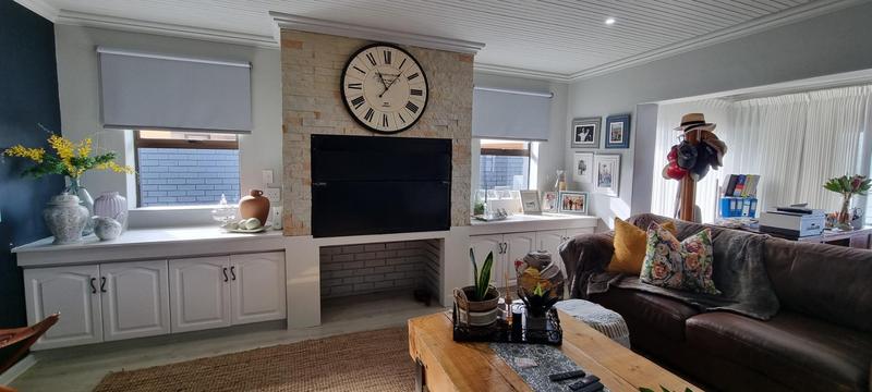 5 Bedroom Property for Sale in Reebok Western Cape